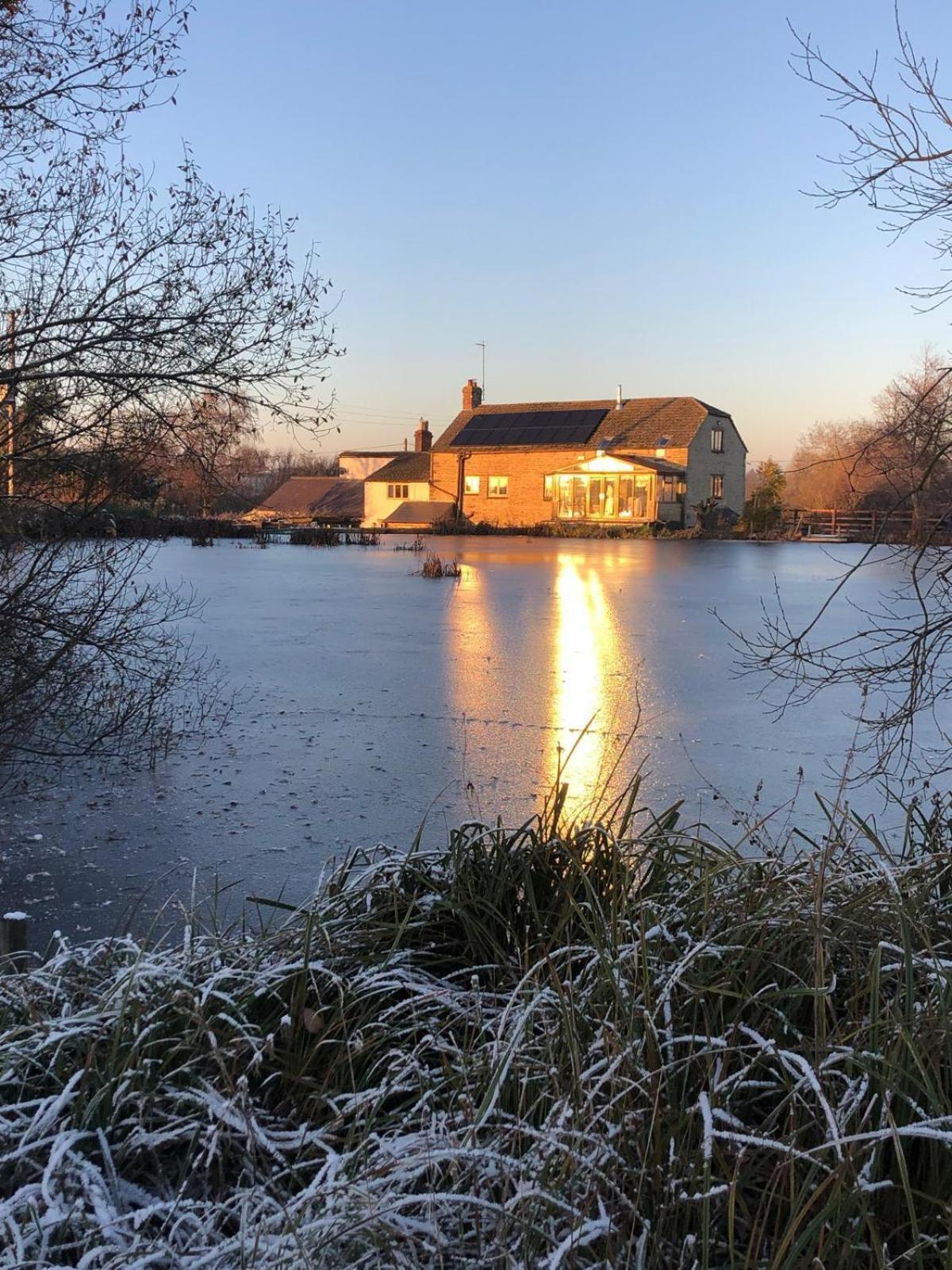 Astwell Mill Bed and Breakfast Helmdon Exteriör bild